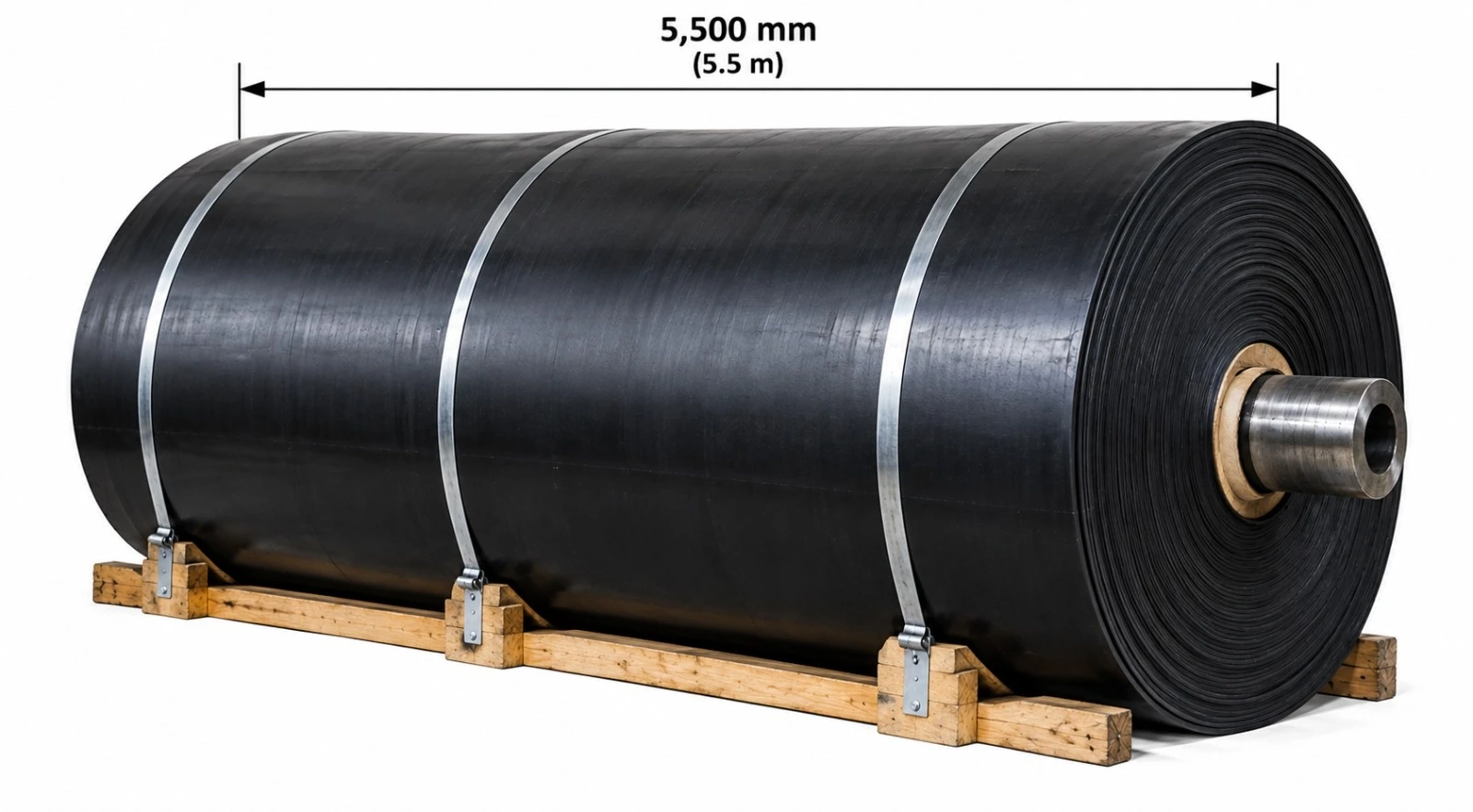 Bobina de correia super-larga de 5.500 mm (5,5 m) de largura, cintada sobre base de madeira